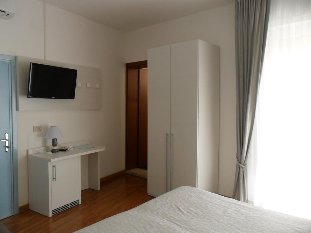 Telenia Hotel