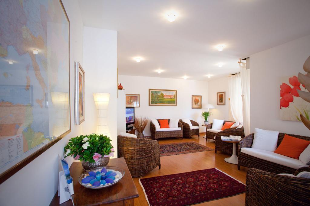 Telenia Hotel